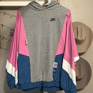 Super Cool! Nike Retro! Worn a few times but great condition. This is RARE!